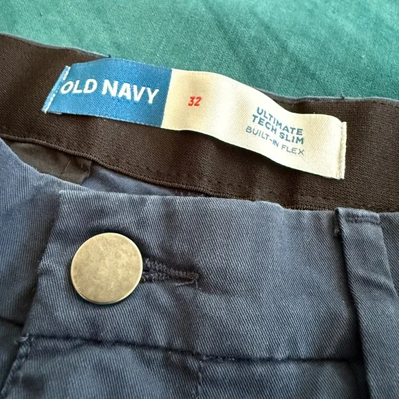Old Navy Mens Ultimate Tech Slim Shorts Navy Blue 32 Built-In Flex - Picture 4 of 11